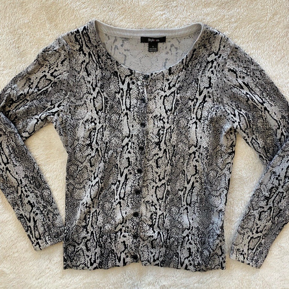 Style & Co. Women’s Gray and Black Animal Print Button Down Sweater Size Small
